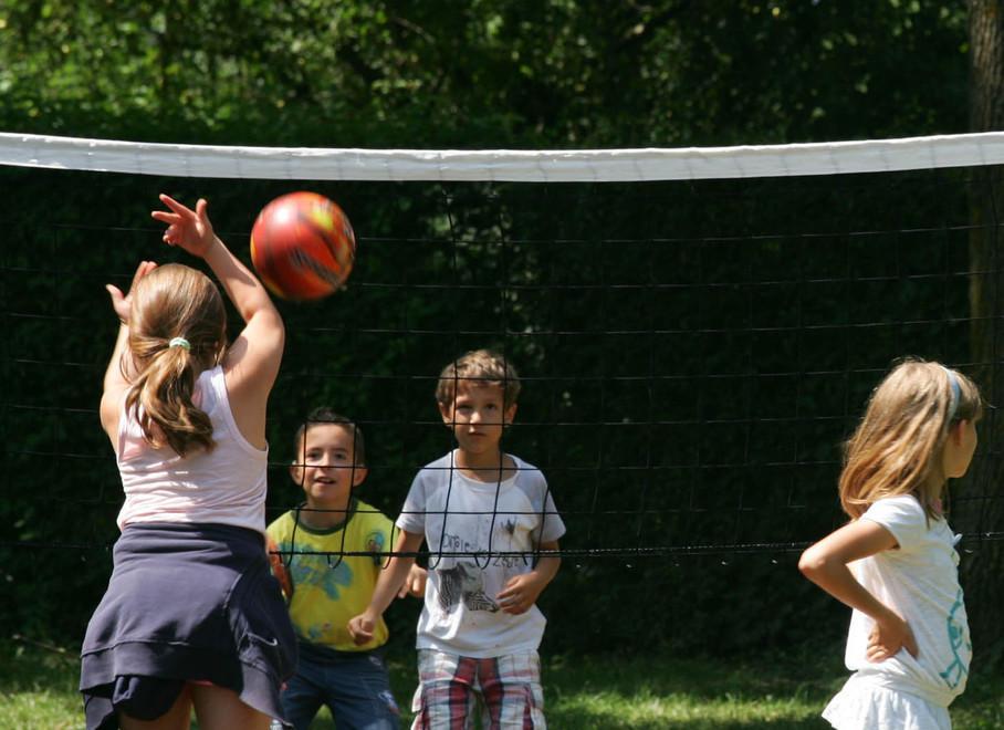 Coronavirus, il progetto per la scuola a Reggio Emilia: «Riapriamo i campi estivi, test decisivo» 