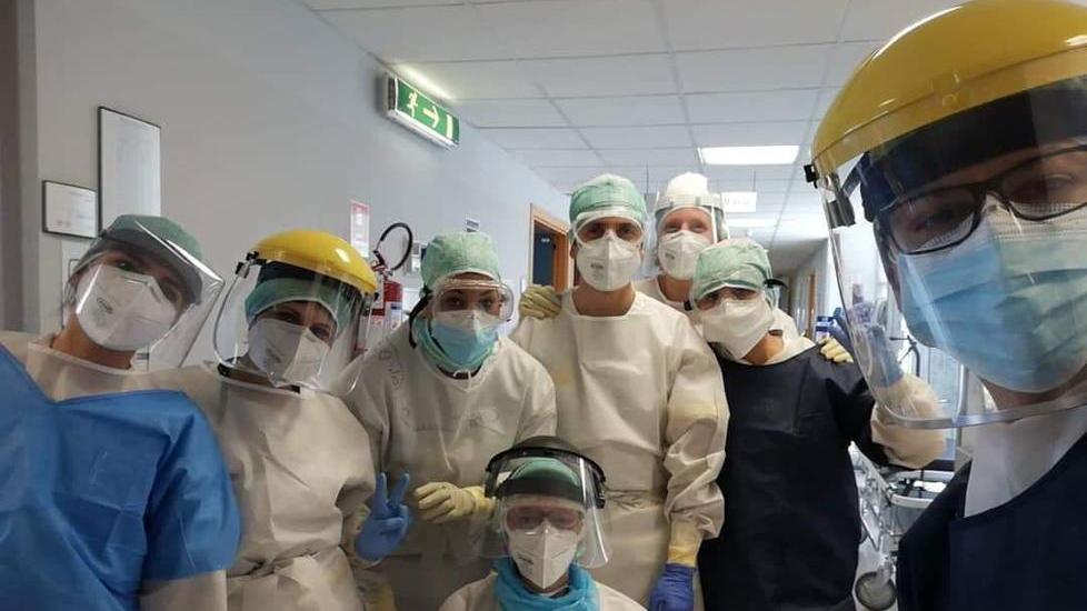 Medico strappato alla morte dai colleghi: «Voglio tornare subito al lavoro con voi»