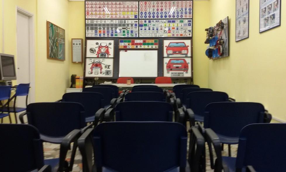 Autoscuole lucchesi, riapertura con rabbia: «Siamo allo sbando, servono regole chiare» 