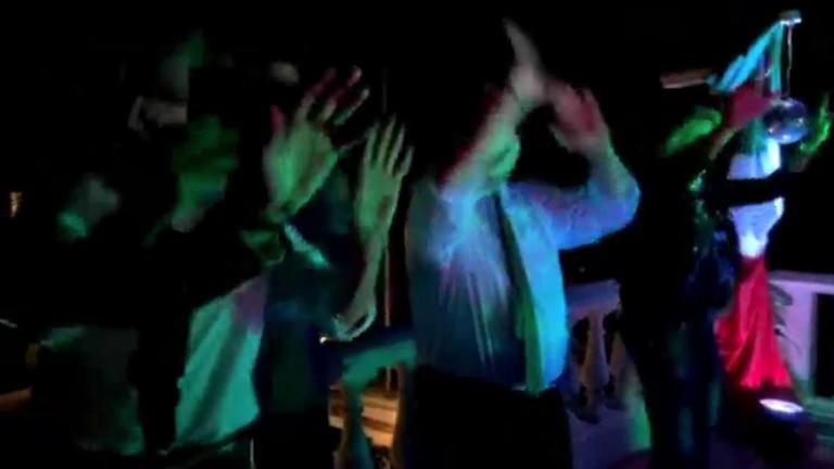 Balli e musica sulla terrazza: scivolone di sindaco e giunta
