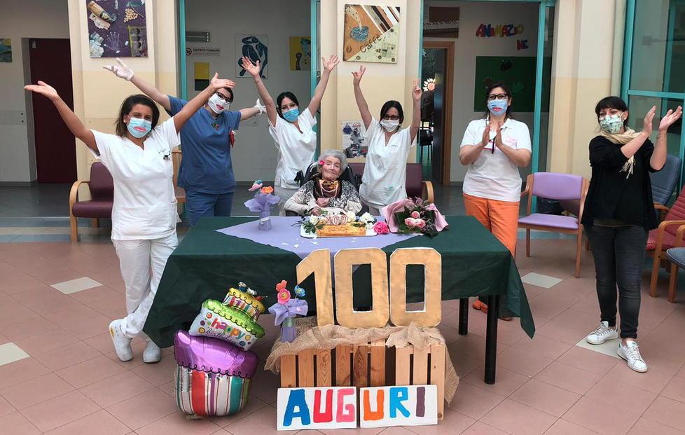 Gran festa alla Rsa “Le Lame” per i cent’anni di Antonietta