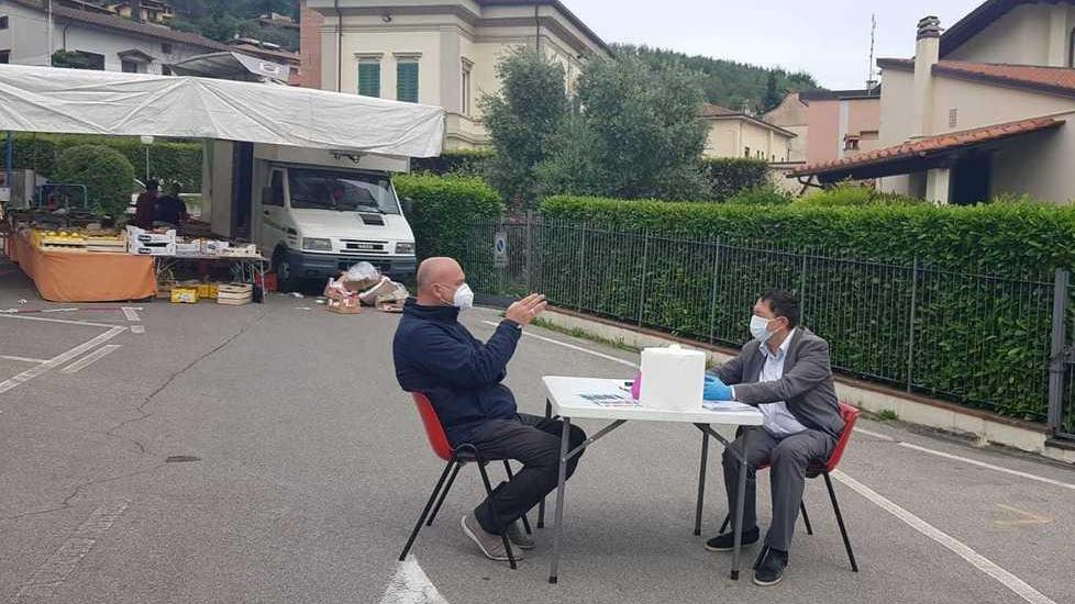 Il sindaco Bosi riceve i cittadini al mercato