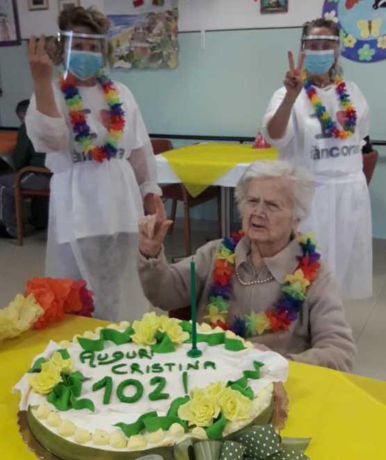 Cristina festeggia i 102 anni nella casa di riposo Covid free 