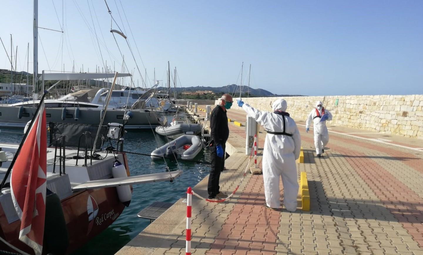 A Portisco arriva la prima barca 