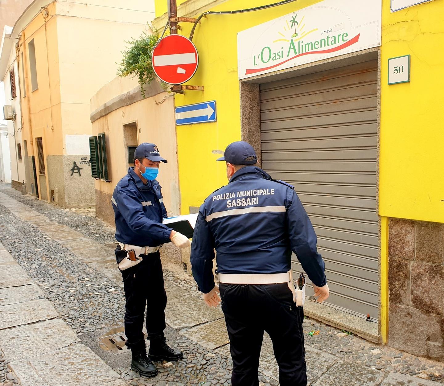 Aggressione in salumeria i vigili arrestano un uomo 