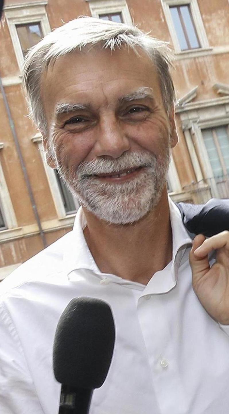 Graziano Delrio: «Nell’isola ripresa più difficile senza un sistema di trasporti efficace» 