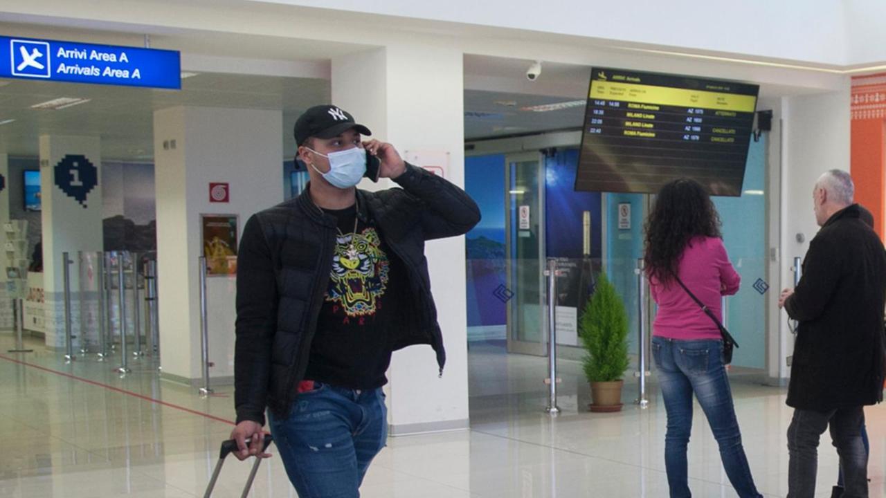 Coronavirus in Sardegna, quarantena per chi arriva? C’è chi prepara un ricorso