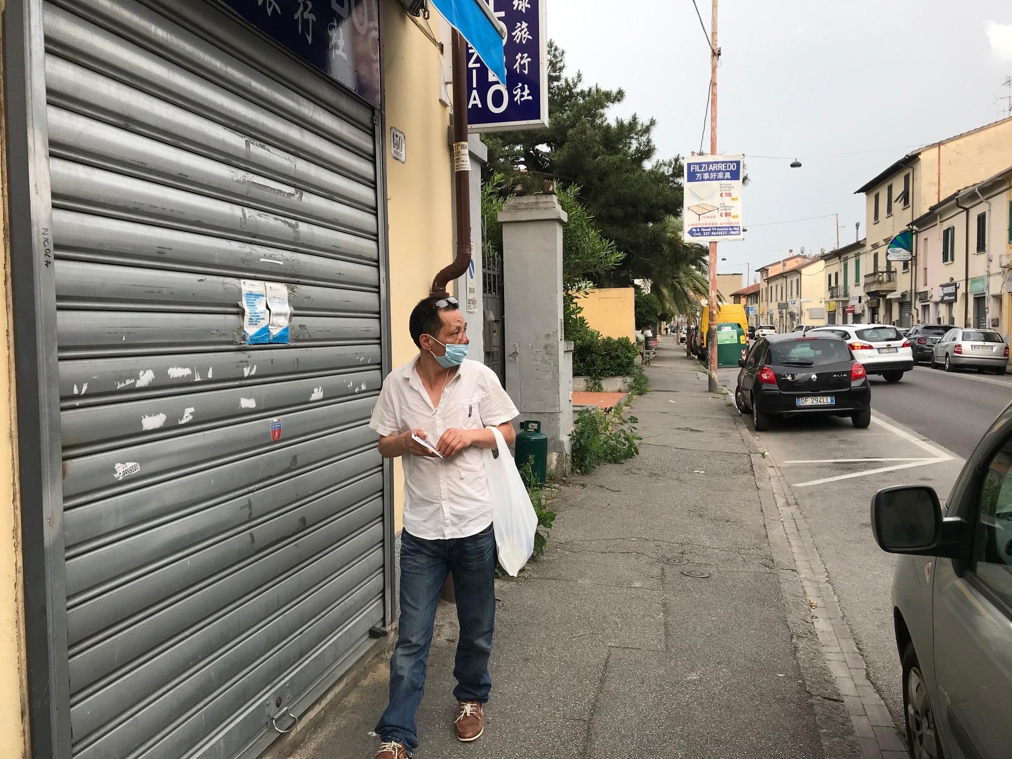Un bandone chiuso in via Pistoiese (foto Batavia)