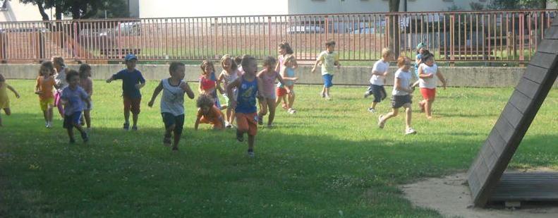 Niente scuolabus e mensa, nei centri estivi a piccoli gruppi e all’aperto 