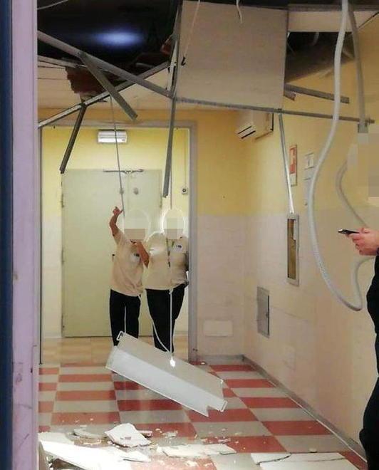Un’immagine del crollo avvenuto all’ospedale