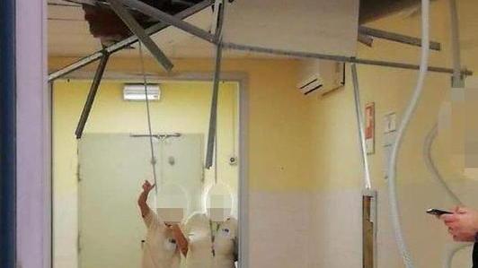 Un’immagine del crollo avvenuto all’ospedale