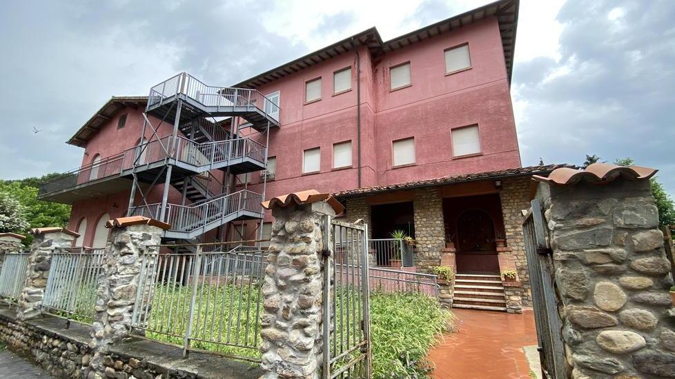 L’edificio di via Corridoni per il cui adeguamento anti-sismico ci vorrebbero numerosi mesi di lavori (foto di Franco Silvi)