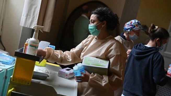 Quasi cinquemila tamponi e 14 nuovi positivi in Toscana, due sono del Pistoiese