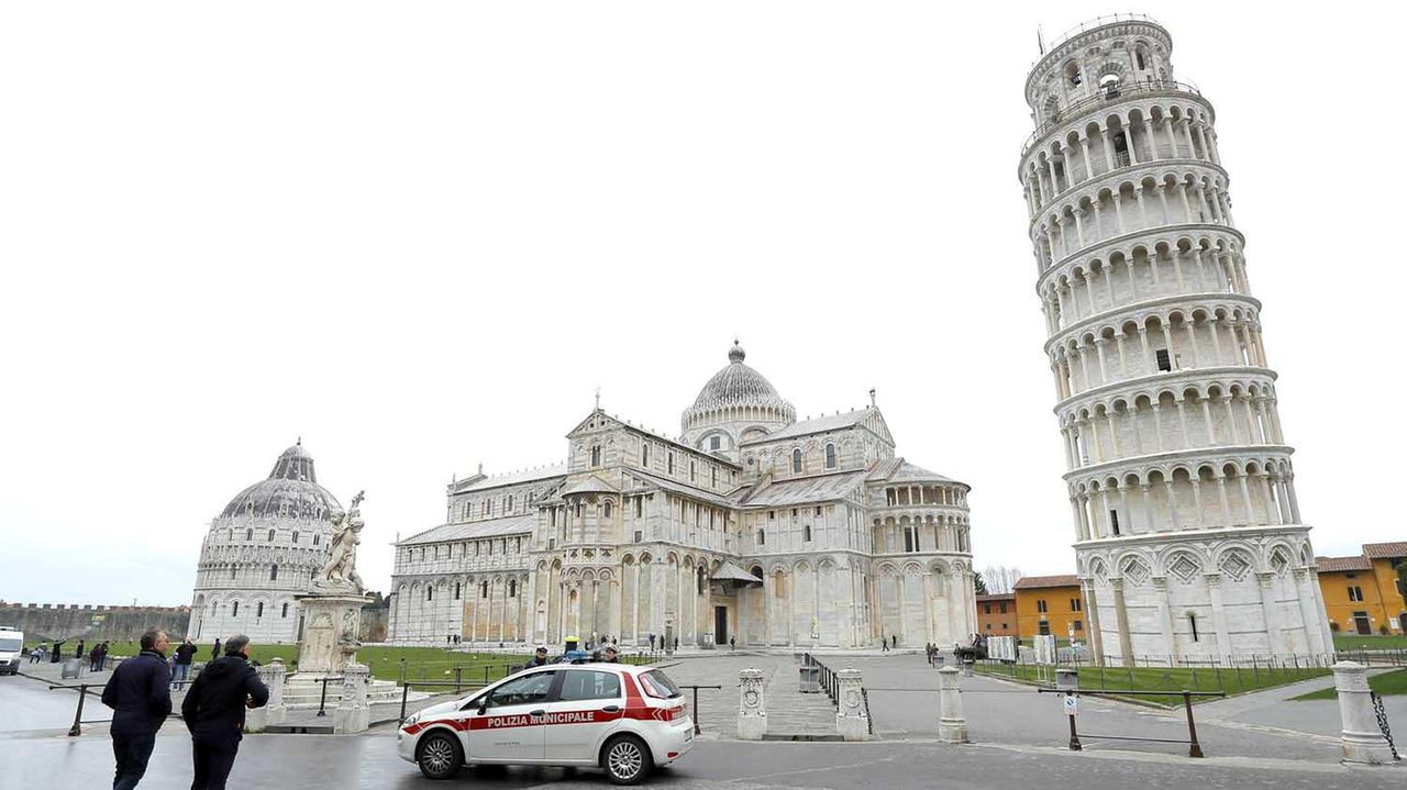 La Torre di Pisa e gli altri monumenti e musei di piazza dei Miracoli riapriranno il 30 maggio dopo la chiusura per l'emergenza coronavirus (foto Muzzi)