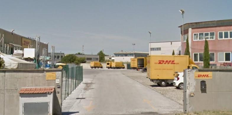 La sede livornese della Dhl (foto d'archivio)