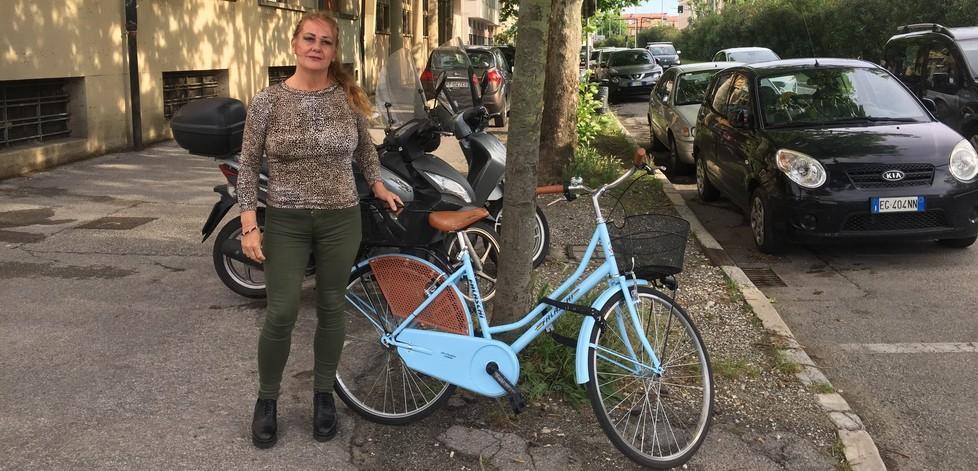 Patrizia Pellicciari con la bici recuperata