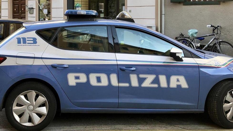 Fermato con eroina e coltellaccio denunciato massese di 52 anni