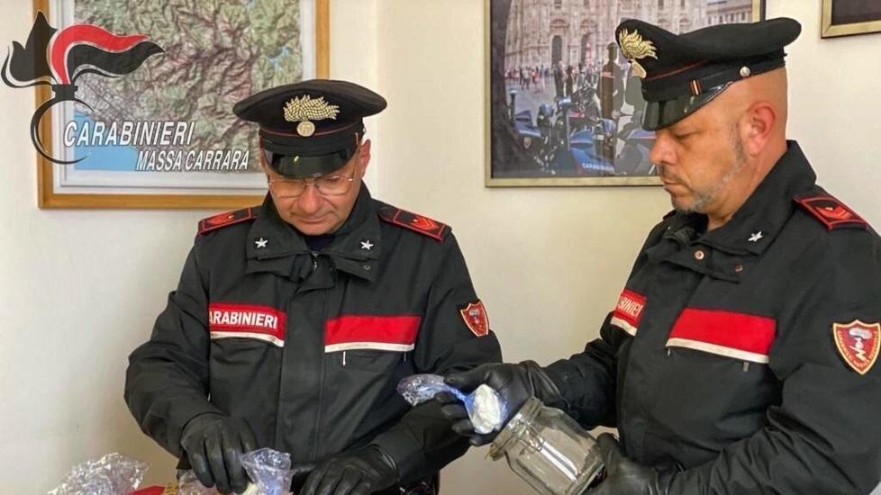 Sepolto nel terreno un vaso con dentro tre etti cocaina