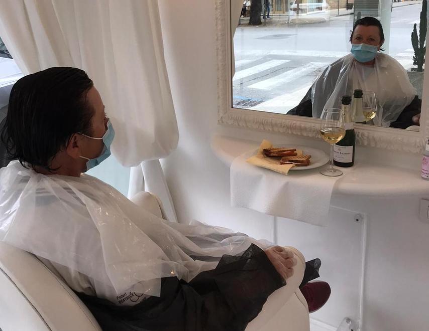 I parrucchieri riaprono con il botto «Aumenteremo gli orari di lavoro» 