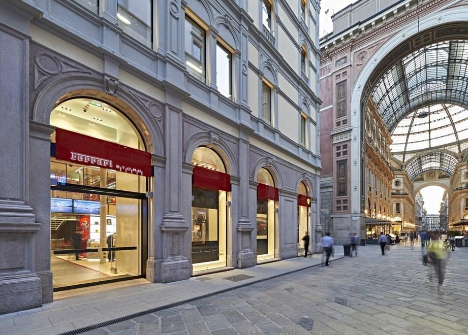 Riapertura per i Ferrari Store