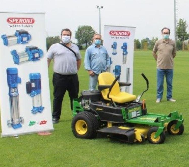 Trattore nuovo per il campo sportivo di Meletole