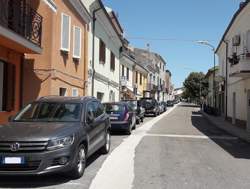 Suolo pubblico gratuito a Osilo via a tavolini e sedie all’aperto 