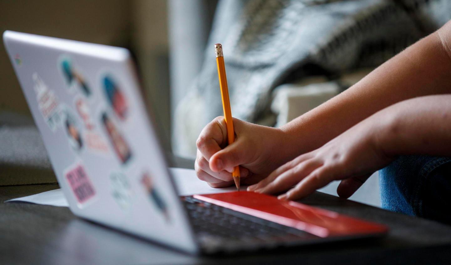 Scuola, torniamo in aula: no alla didattica a distanza 
