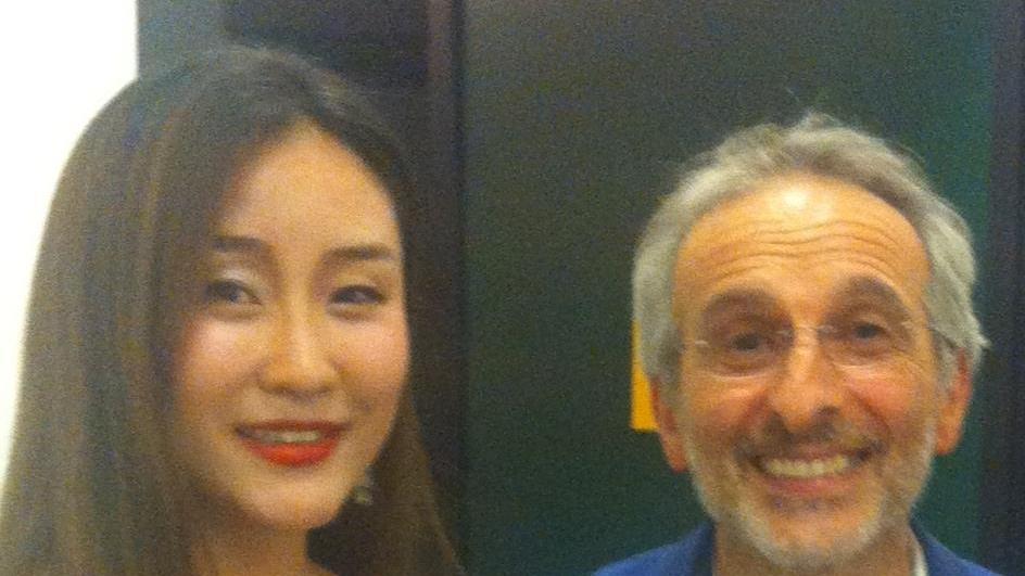 Giovane pianista cinese dona mascherine a Badesi 