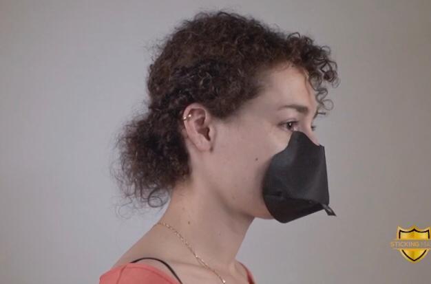 Due musicisti modenesi inventano le mascherine senza elastico 