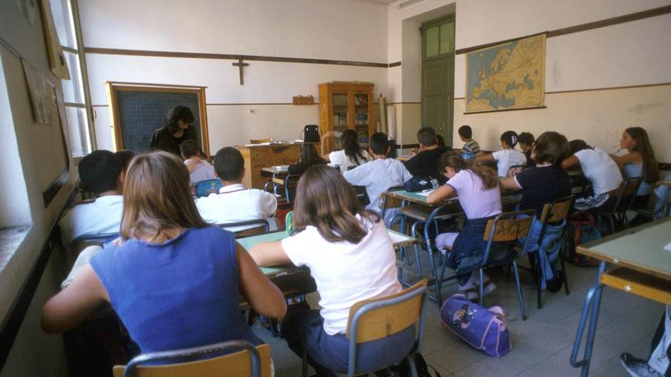 Tre giorni in aula e tre a casa, così per medie e superiori