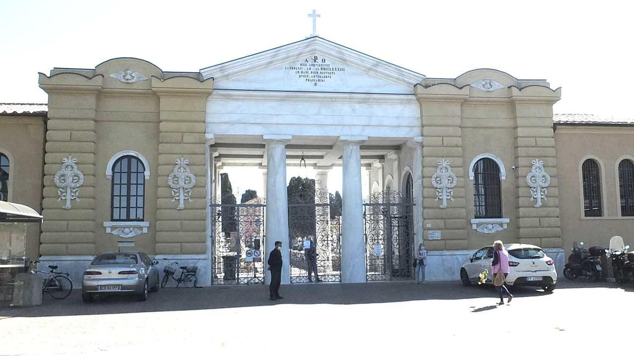 Servizi cimiteriali a Pisa, selezioni per 2 addetti
