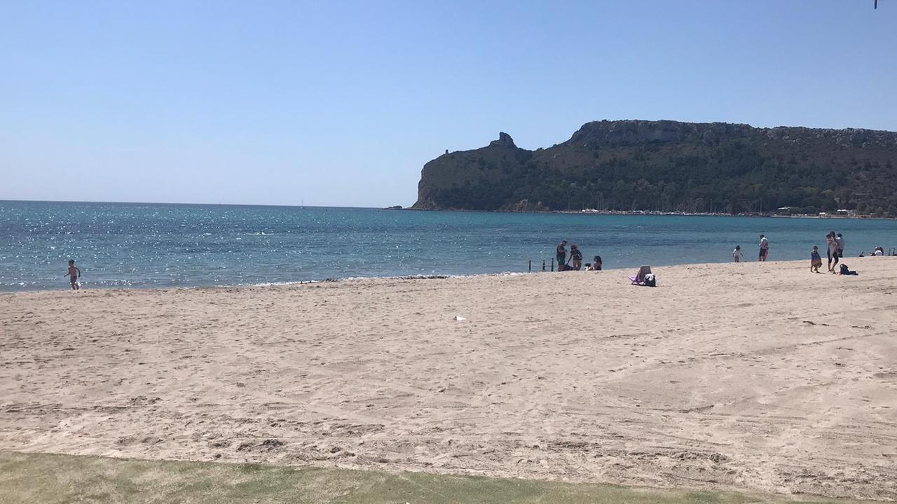 Cagliari, il sindaco Truzzu: "Spiaggia del Poetto libera e gratuita"