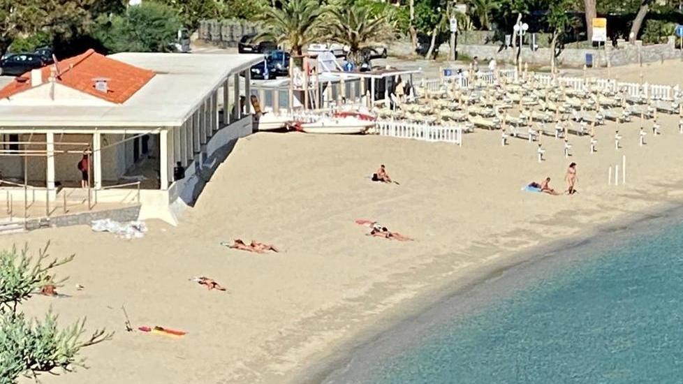 Cartelli “decalogo” e un team di controllori per rendere sicure anche le spiagge libere