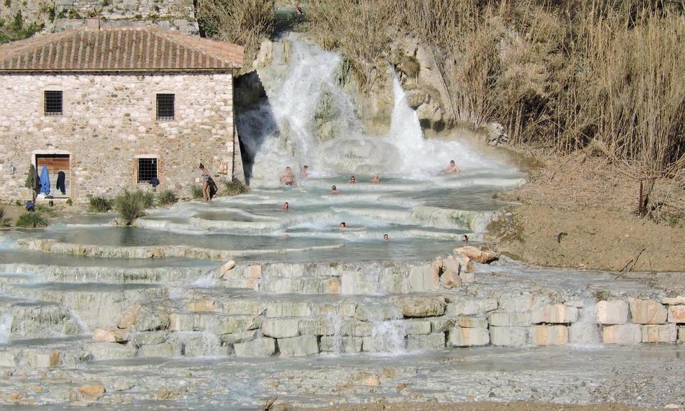 Si torna a fare il bagno alle cascate del Gorello ma occhio alle regole