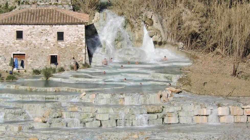 Si torna a fare il bagno alle cascate del Gorello ma occhio alle regole