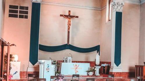 Messa di domenica su prenotazione il parroco si attrezza contro l’affollamento