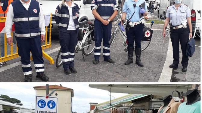 Banchi al completo, multato un ambulante
