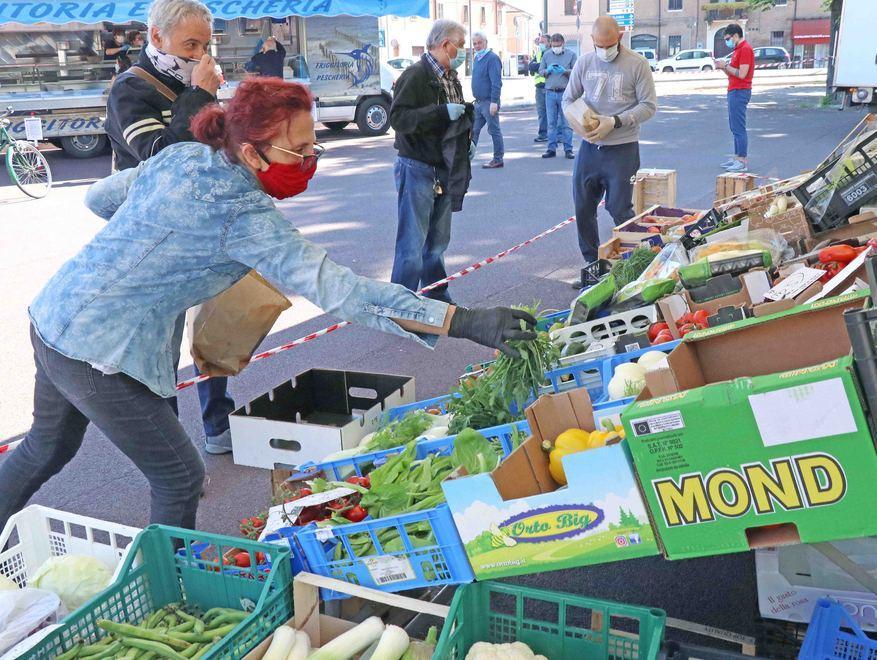 Il mercato torna ad essere mercato Da oggi si vendono tutti i prodotti 