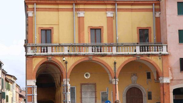 I cittadini tornano nelle piazze Presto altri aiuti per i commercianti