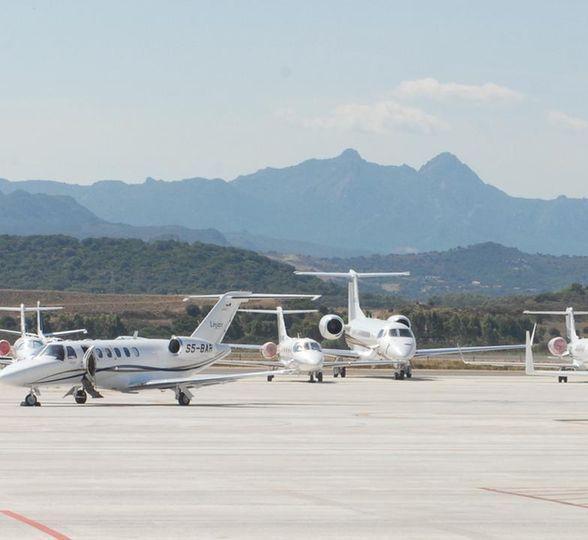 Olbia e Alghero, ripartono solo i voli privati 