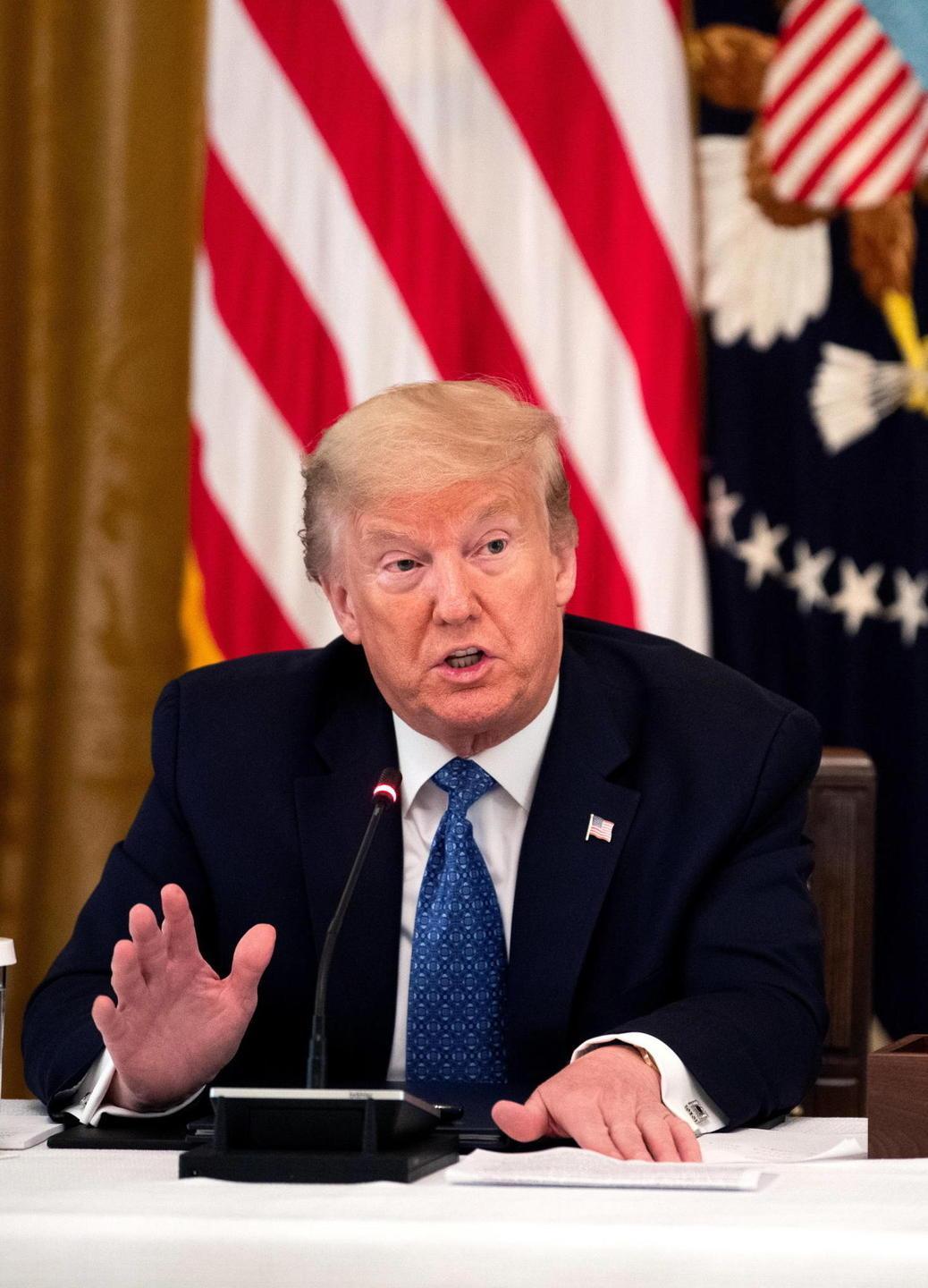 Trump senza freni: «Pelosi è una matta» E attacca Pechino 