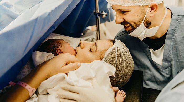 Fase 2 in Sardegna, papà e accompagnatori possono tornare in sala parto