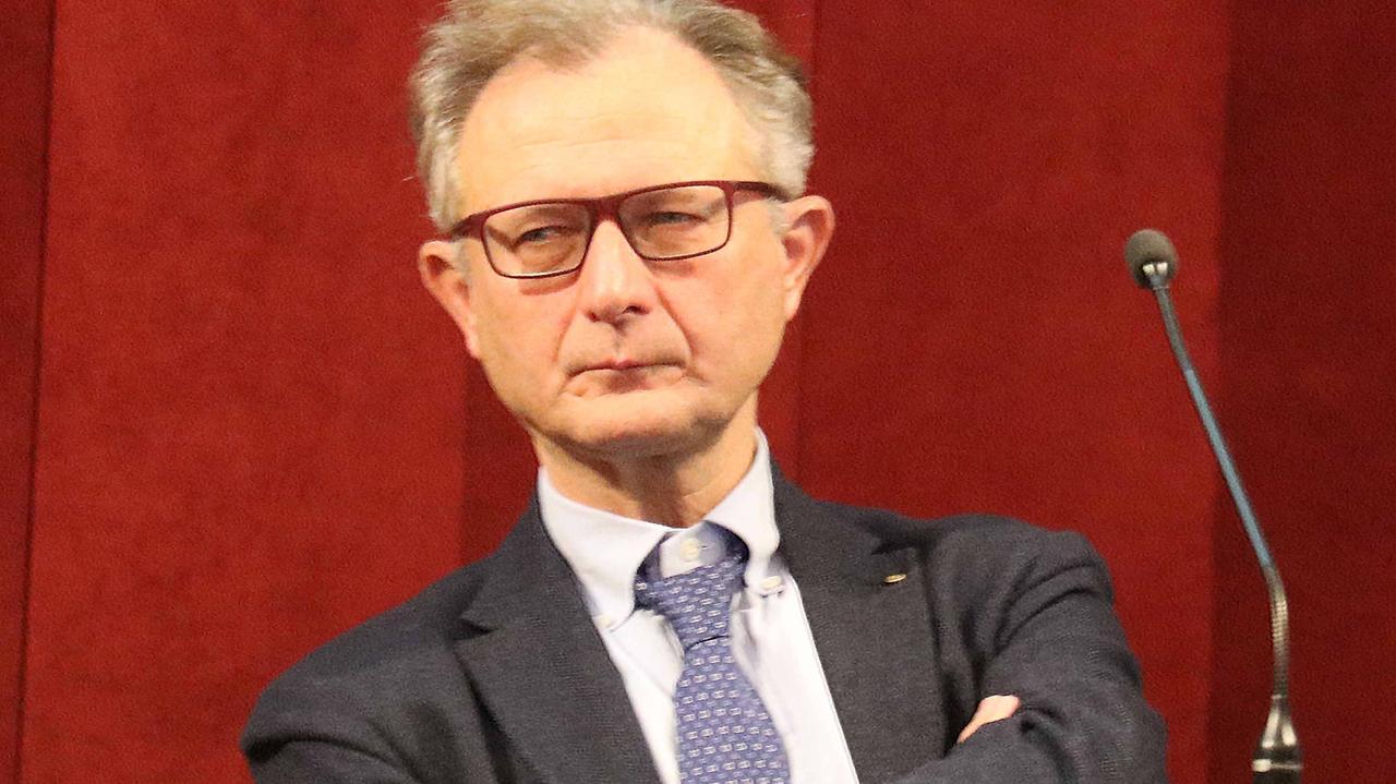 Vignoli, il presidente dei notai perquisito dai finanzieri all'alba: «Così rassicurava le vittime dei raggiri»