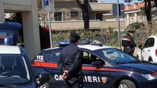 Urla e minacce al bar del Grillo, arrestato trentenne del posto