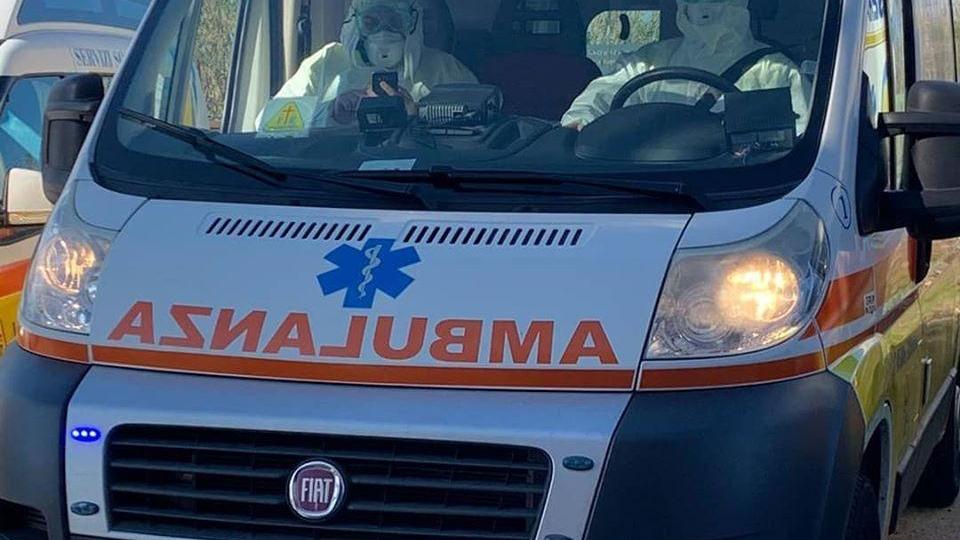 Cade da un'impalcatura: morto un operaio di 48 anni