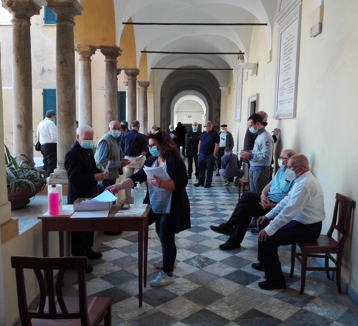 Massa-Carrara, test sierologici per tutti i sacerdoti e il vescovo 