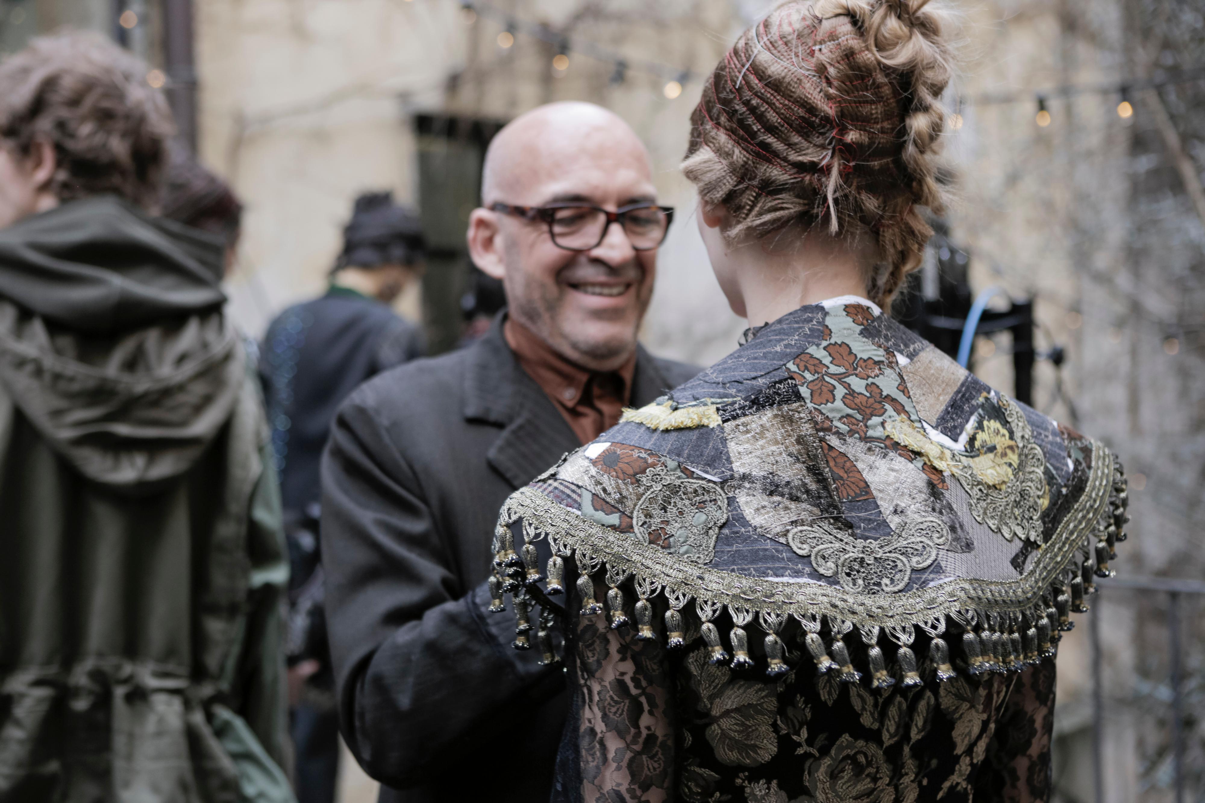 Antonio Marras a Milano durante una sfilata