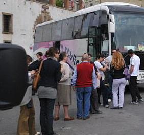 «Bus turistici fermi da 3 mesi, è tempo di dare regole»