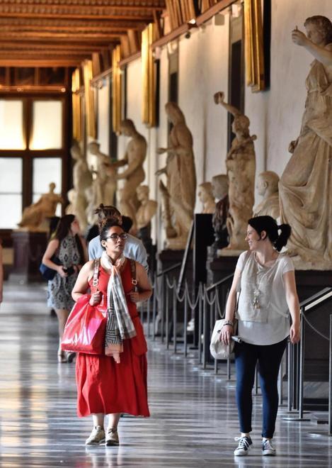 Musei alla prova della riapertura I turisti agli Uffizi solo dal 3 giugno 