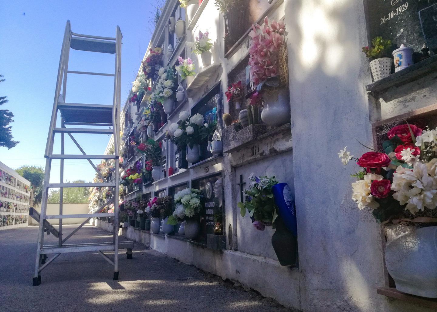 Nuove attrezzature per il cimitero 